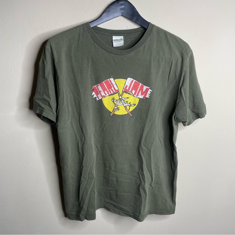 PEARL JAM Backspacer 2010 Tour Flag Graphic Band Tee Concert T Shirt